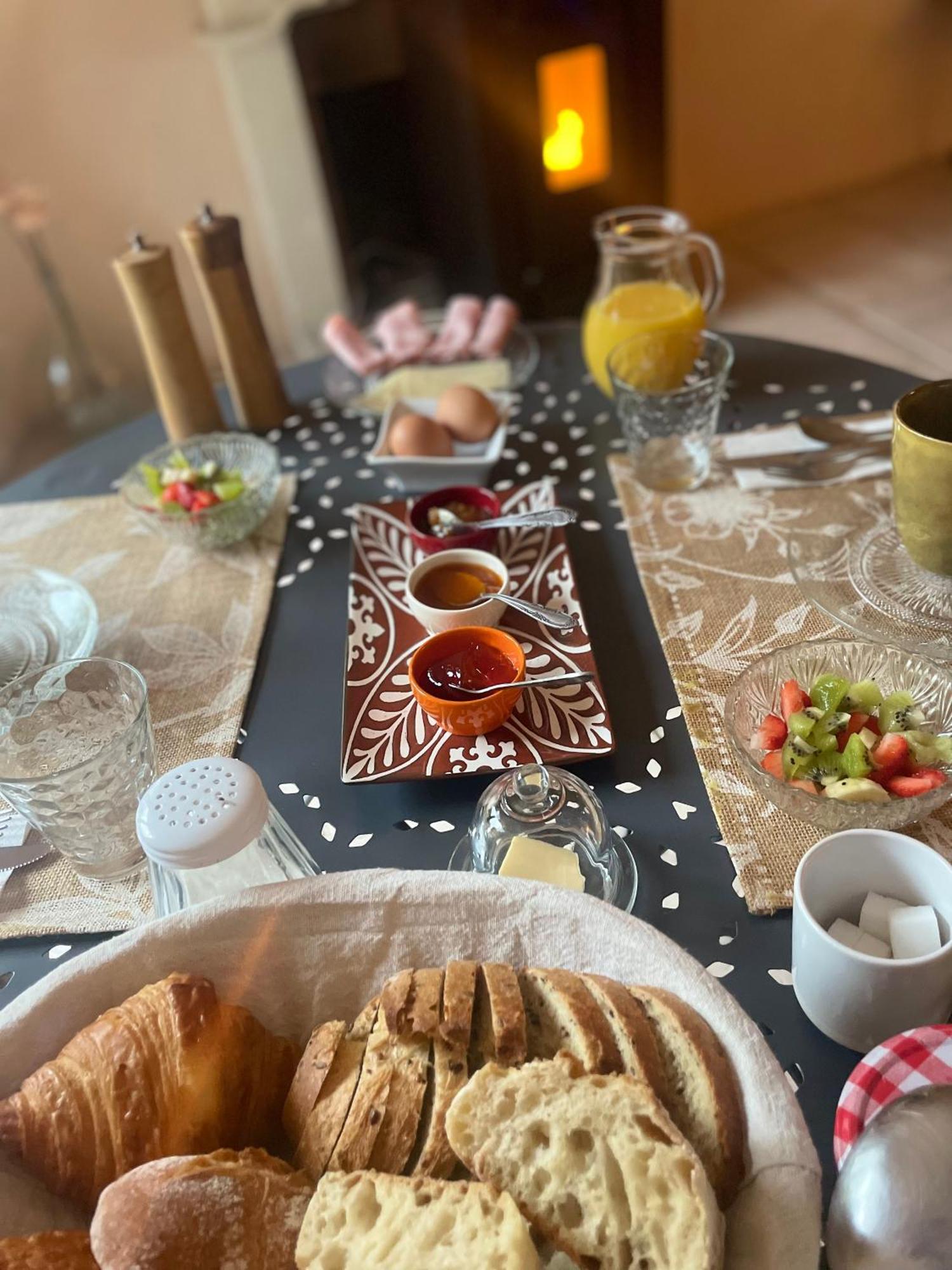 Maison Des Bourgades Saint-Julien-de-Peyrolas 외부 사진